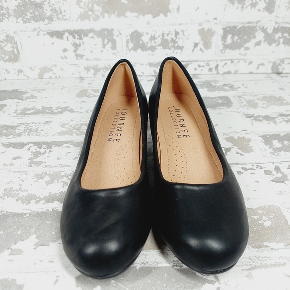 New Journee Collection Saar Black Faux Leather Slip On Pumps X116 - Picture 3 of 9